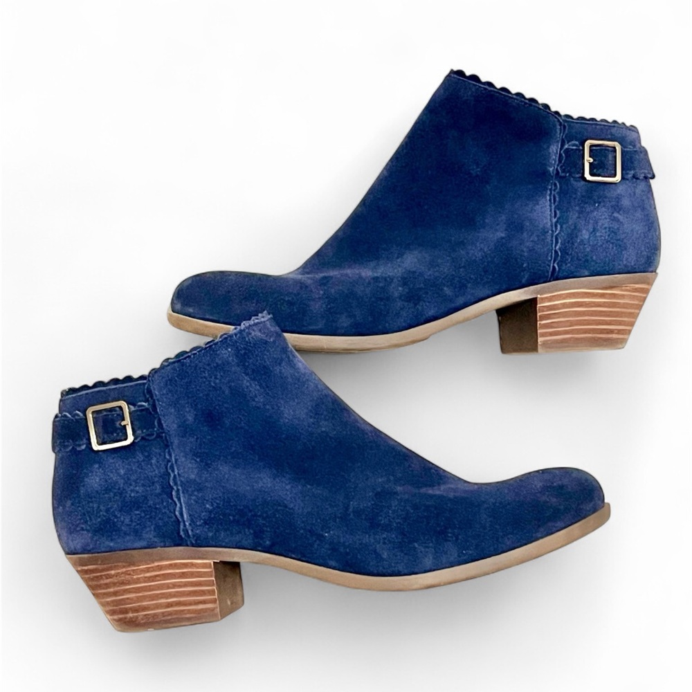 Crown & Ivey Kaylen Women's size 9 blue suede ankle boots scallop edges